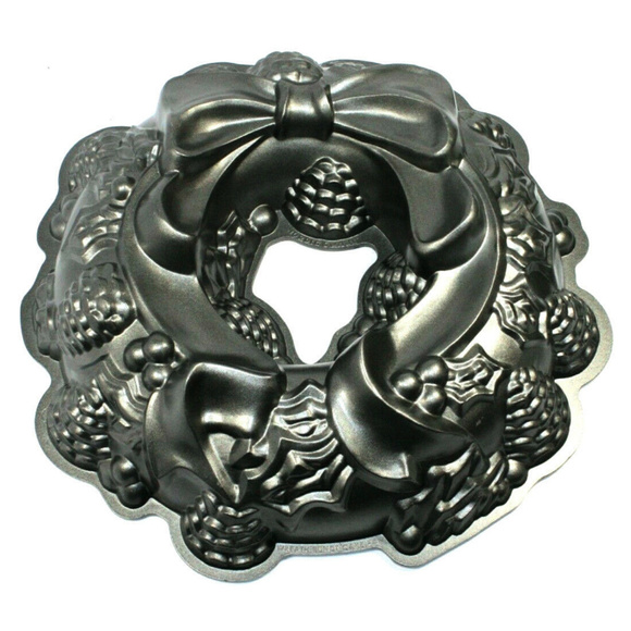 Nordic Ware Other - Nordicware Holiday Christmas Wreath Bundt Cake Pan